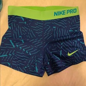 Women’s Nike Pro Size Medium